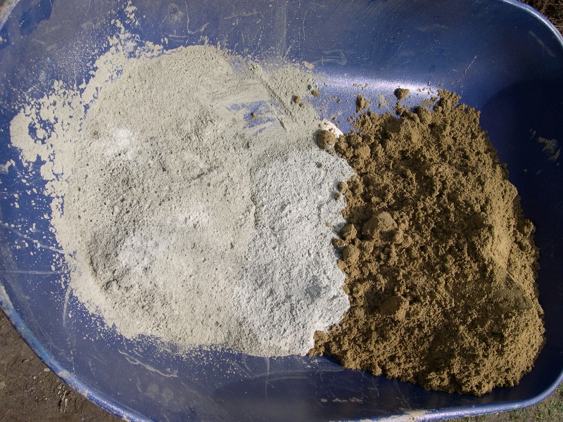 What are some tips for mixing mortar?